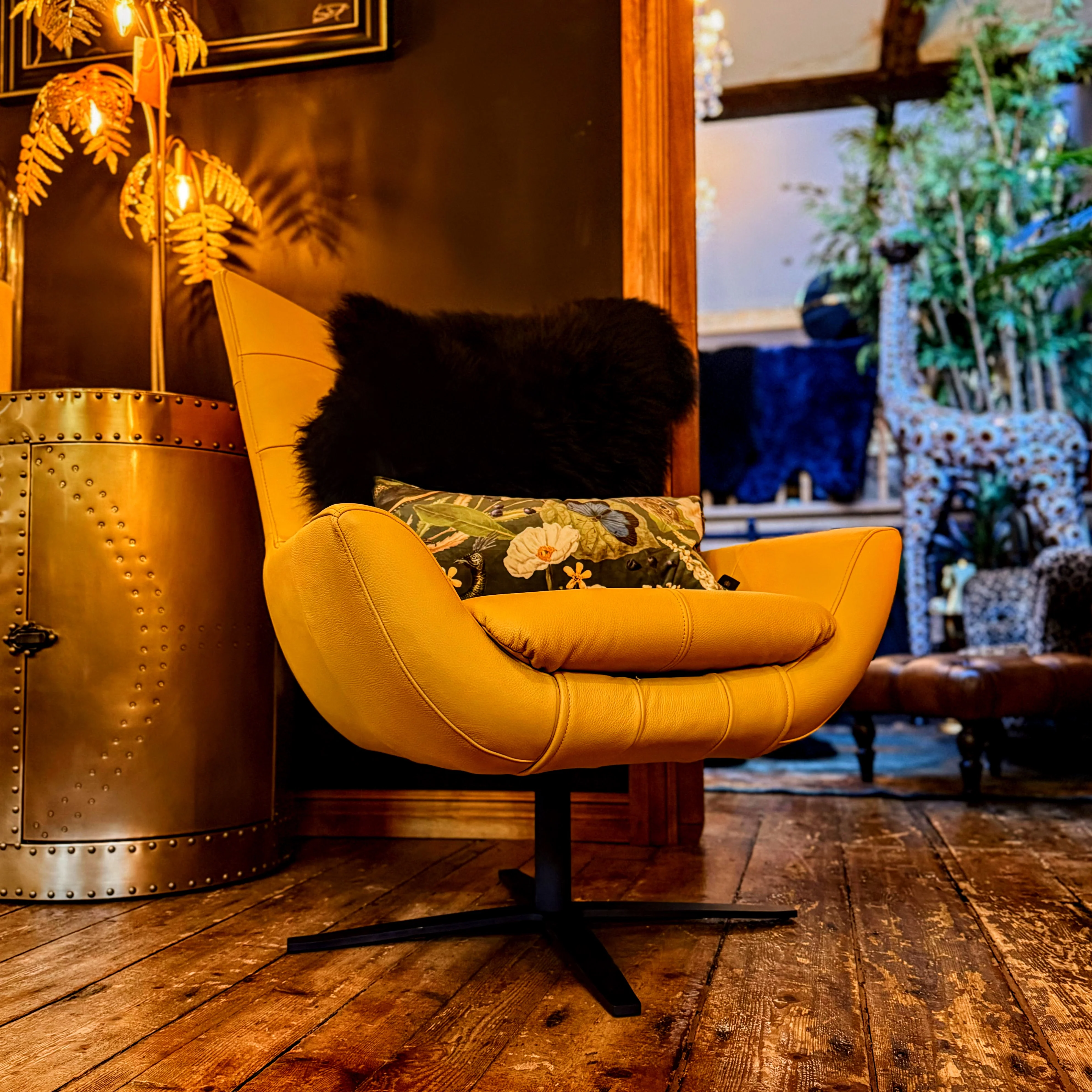 Austin Egg Chair in Leather - Image 24