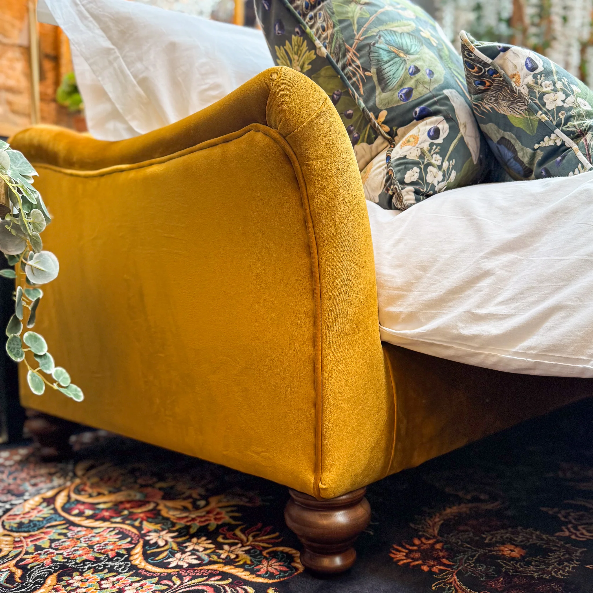 Bugsby in Plush Velvet - Image 94