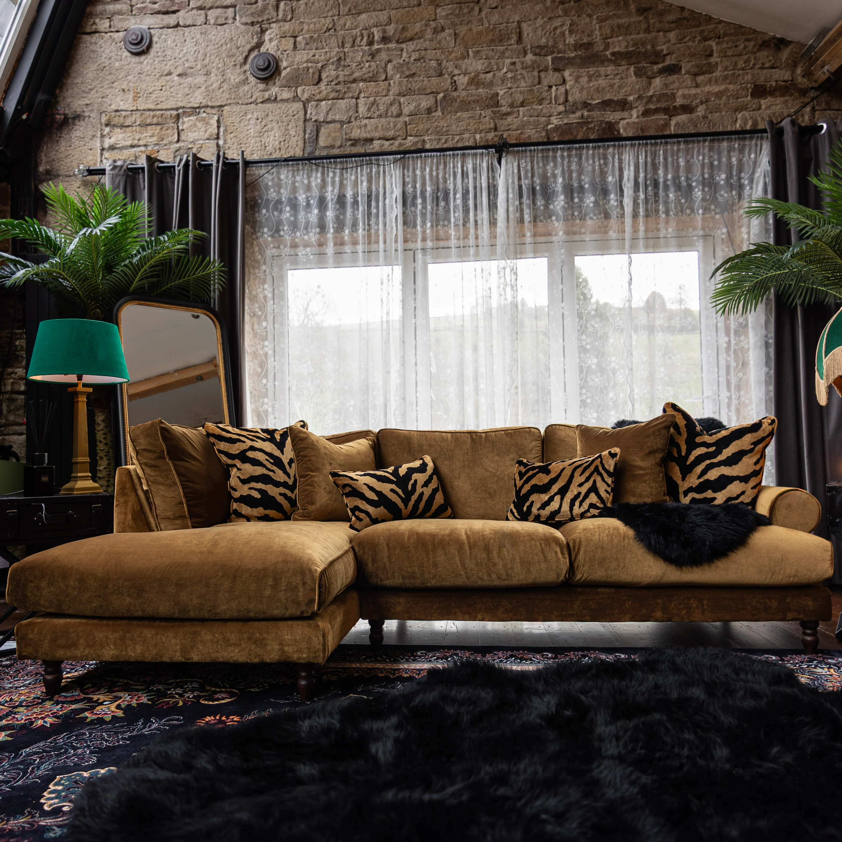 Dopamine in Opulence Velvet - Image 27