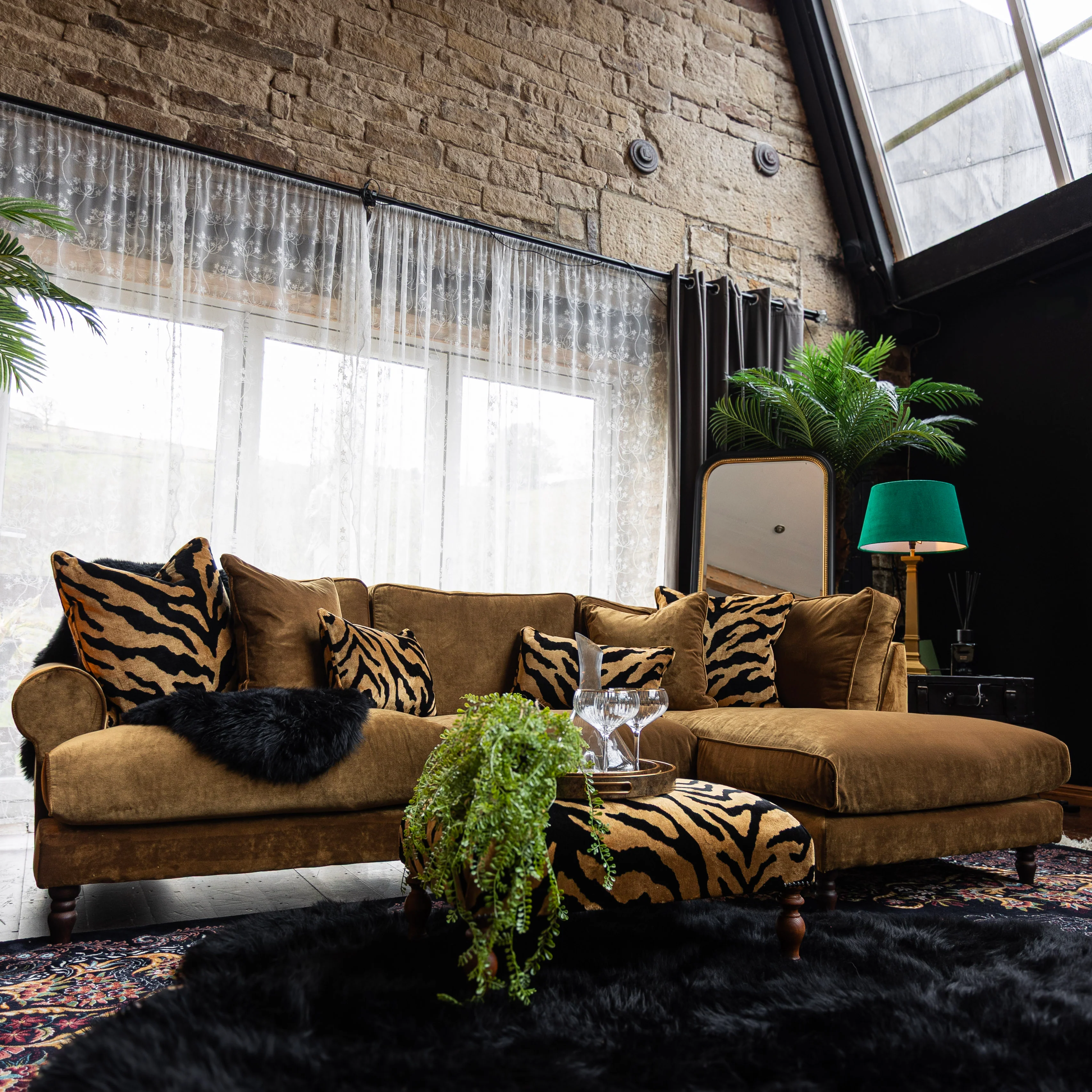 Dopamine in Opulence Velvet - Image 32