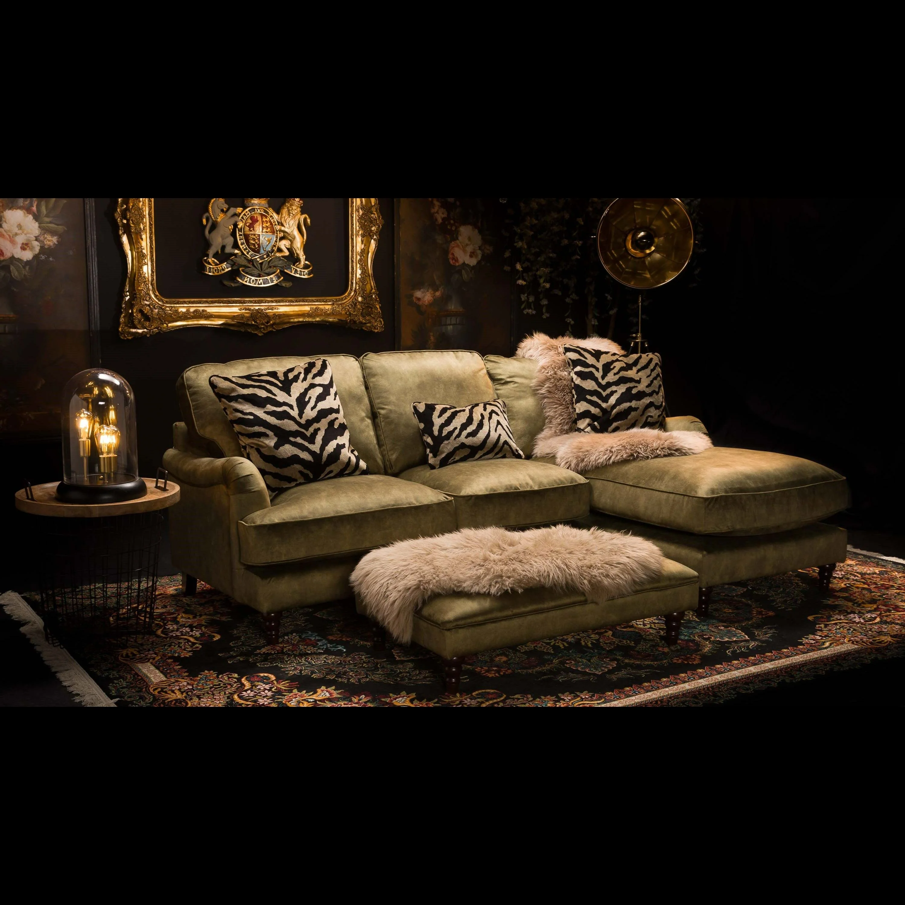 Howard in Velvet - Image 101