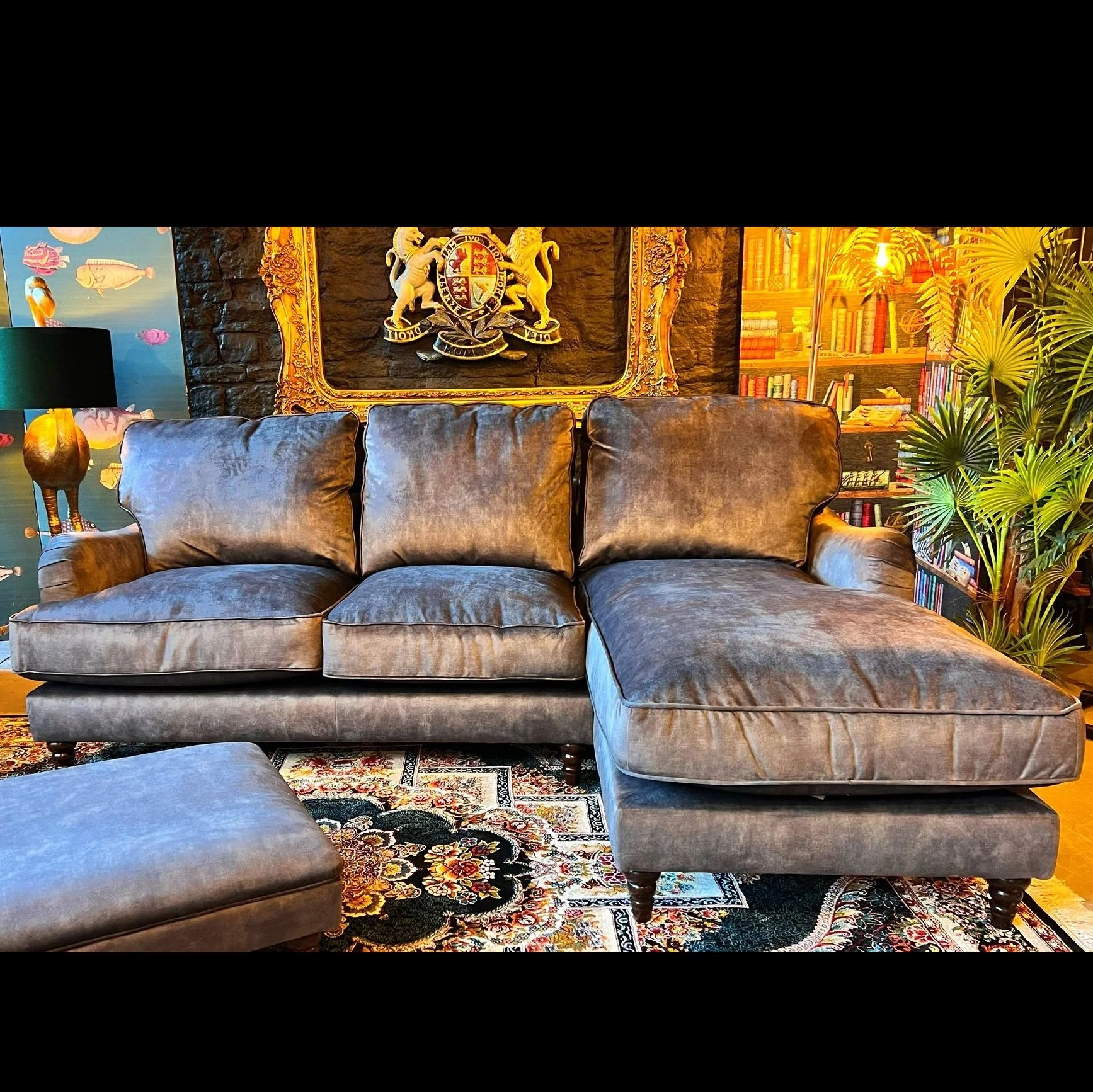 Howard in Velvet - Image 112