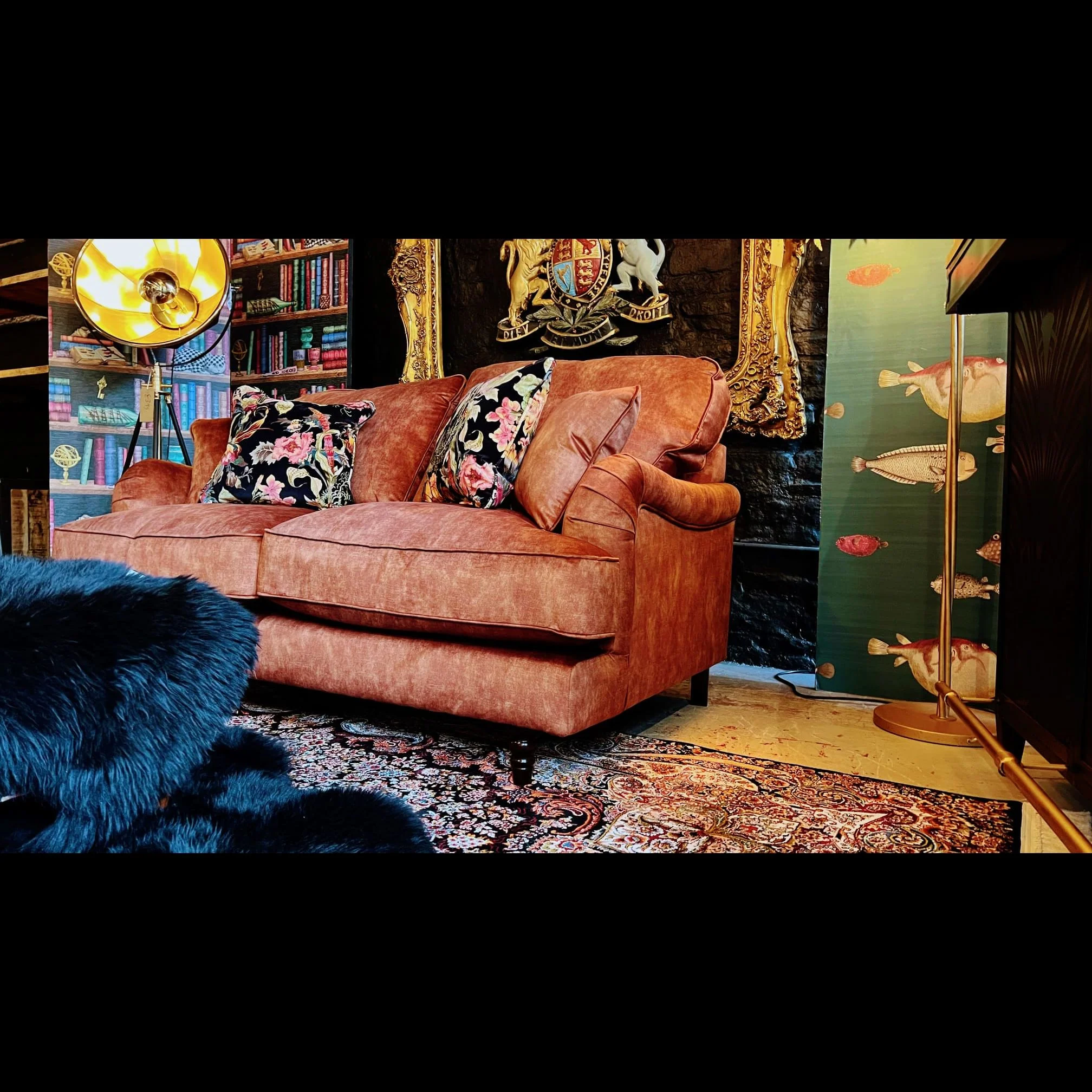 Howard in Velvet - Image 16