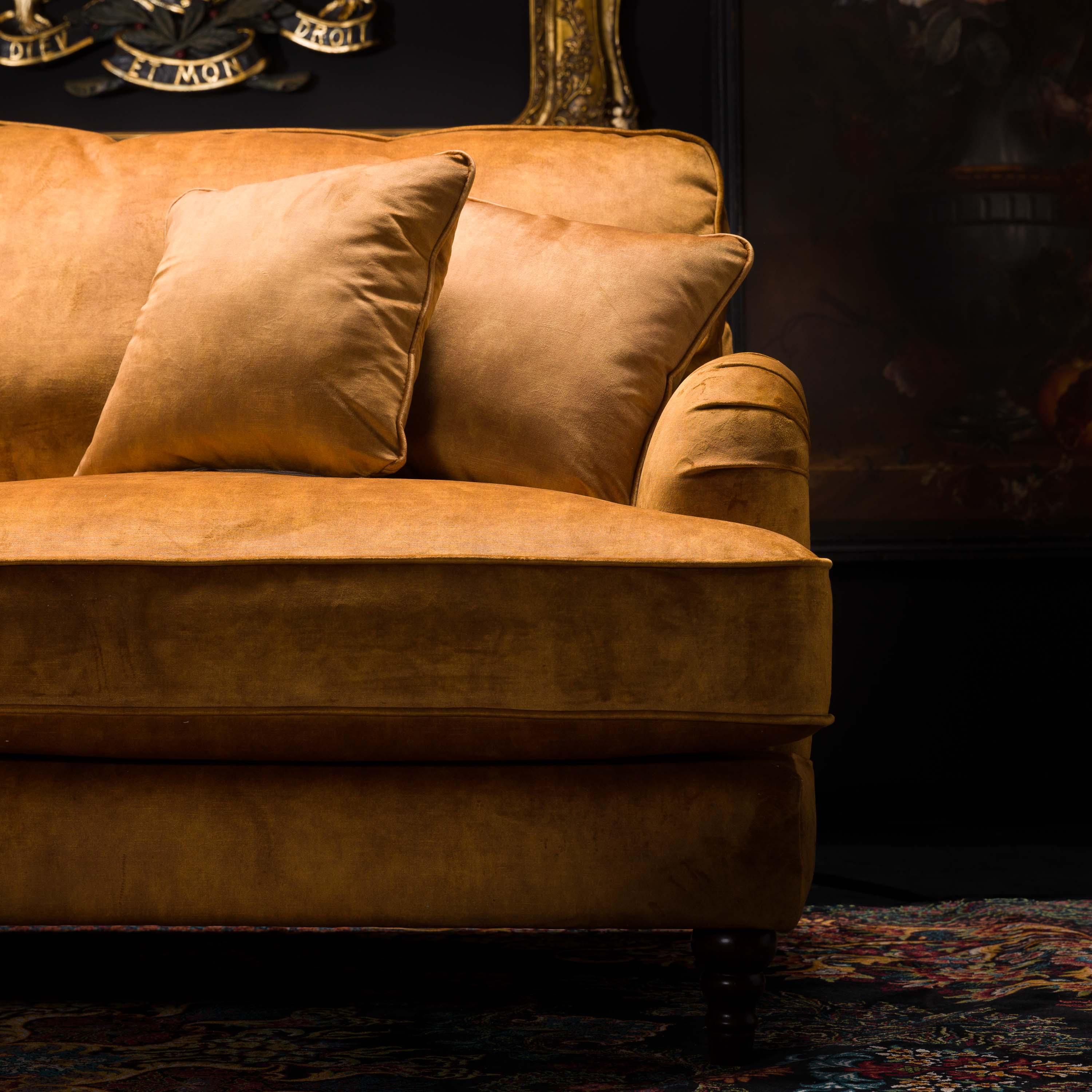 Howard in Velvet - Image 35