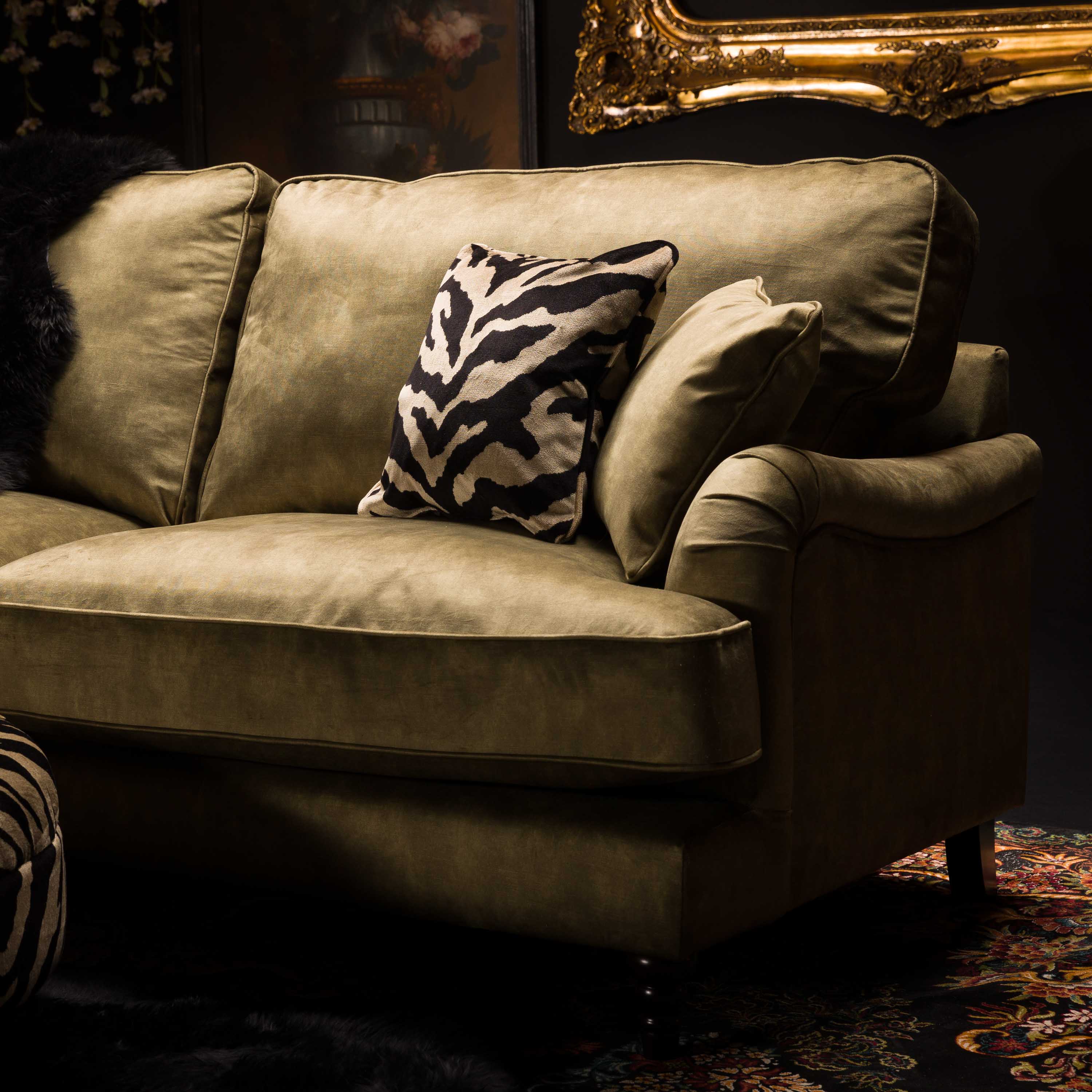 Howard in Velvet - Image 47