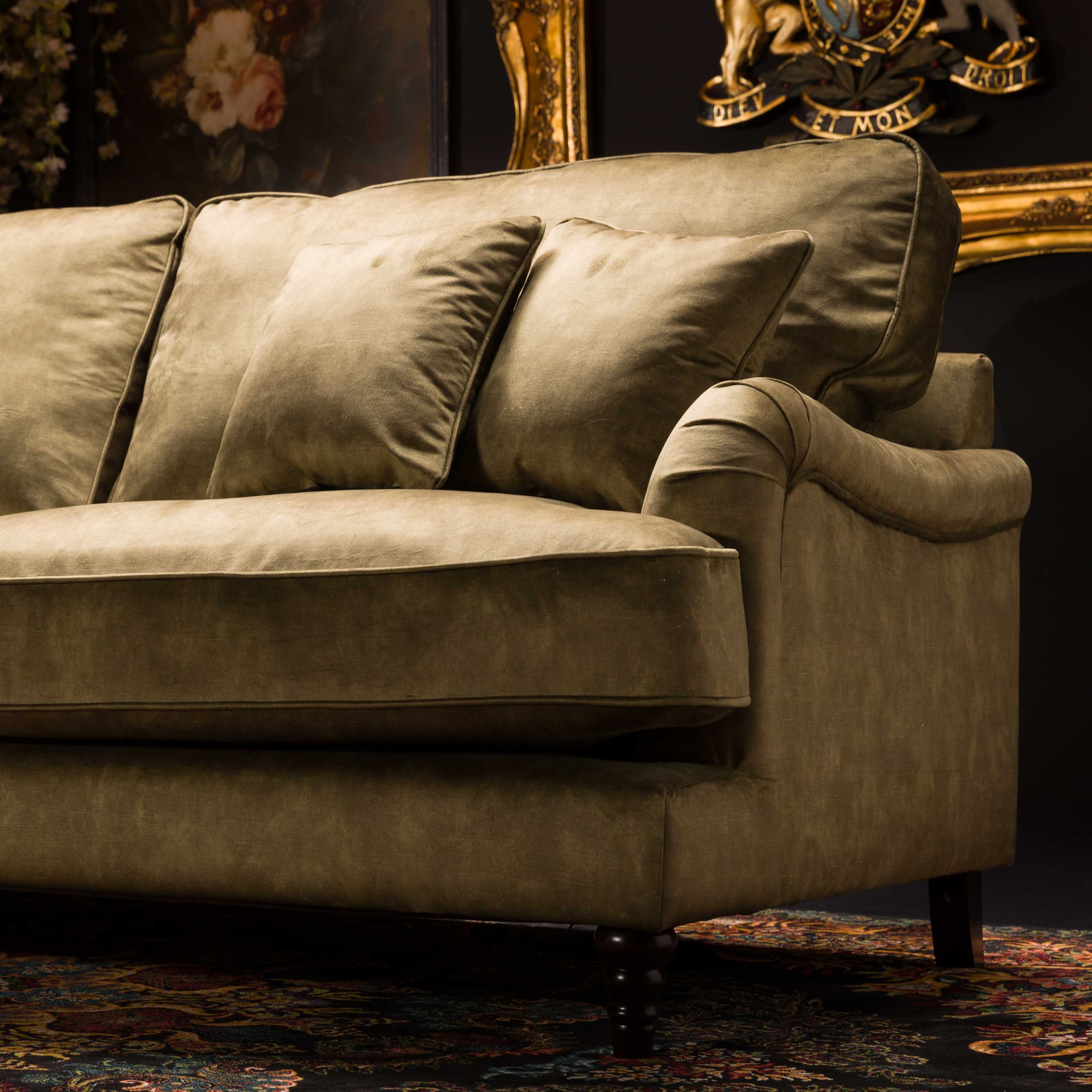 Howard in Velvet - Image 49