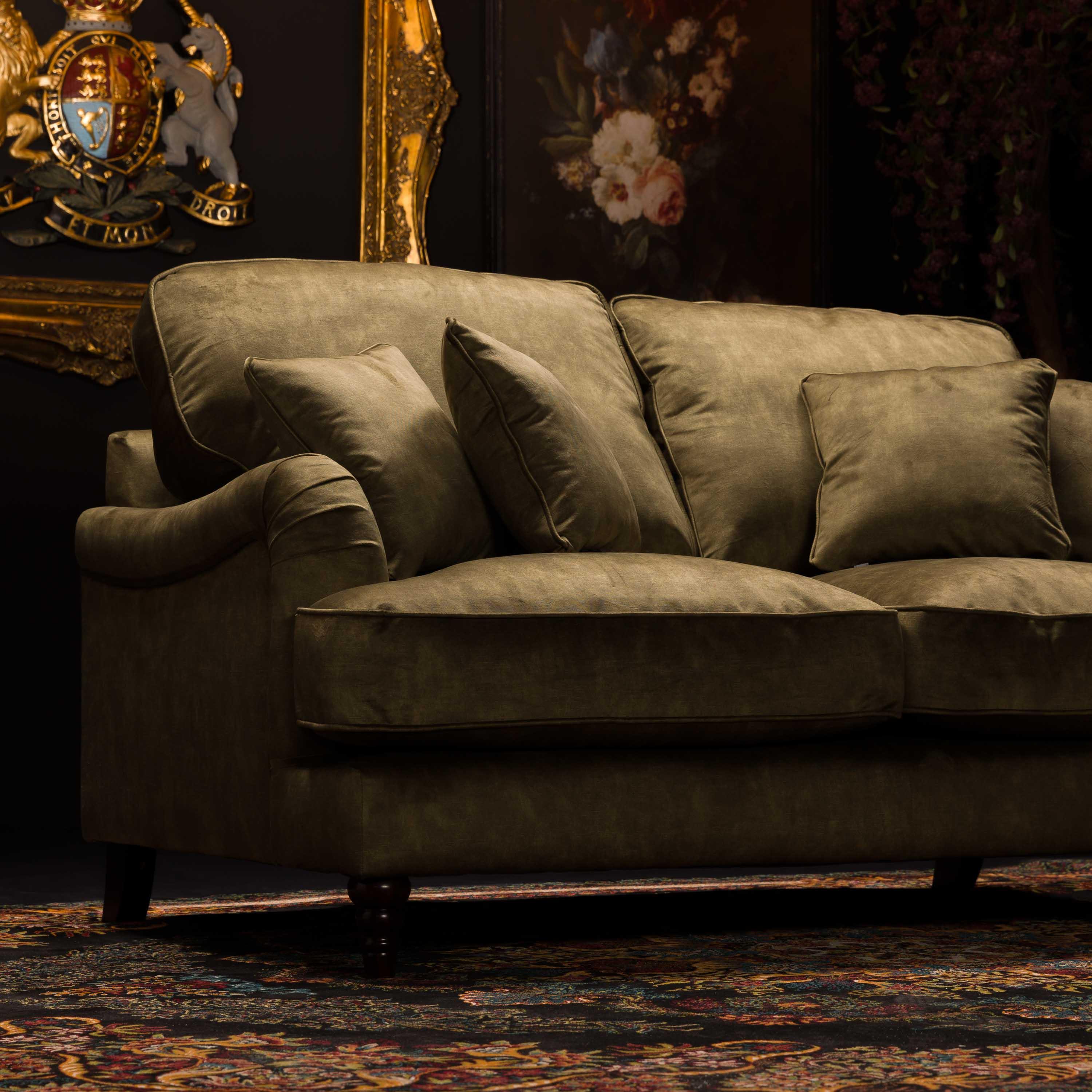 Howard in Velvet - Image 6