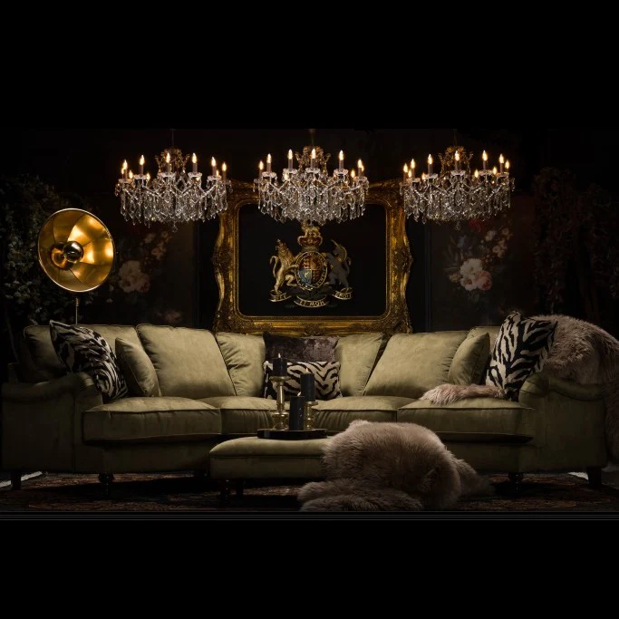 Howard in Velvet - Image 64