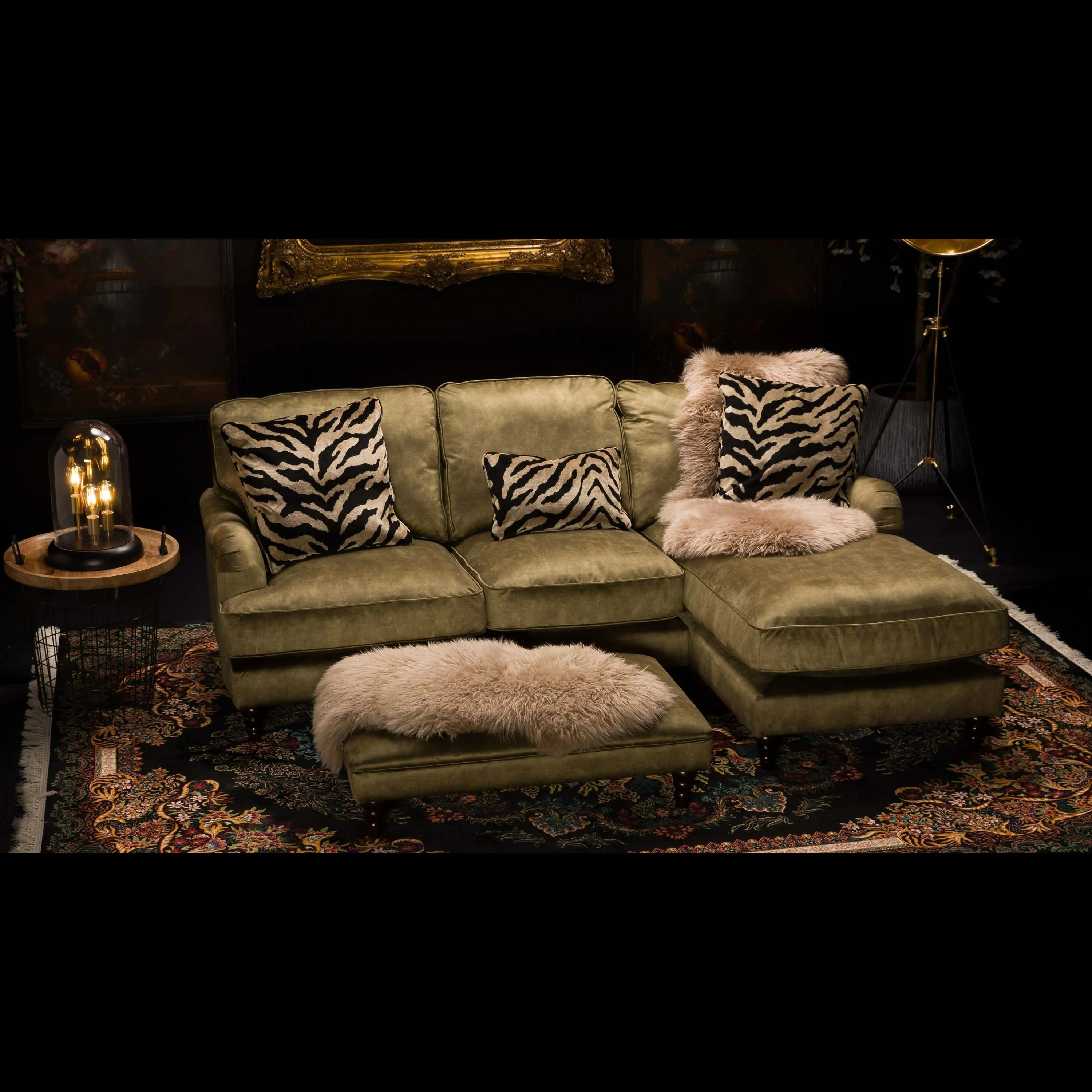 Howard in Velvet - Image 98
