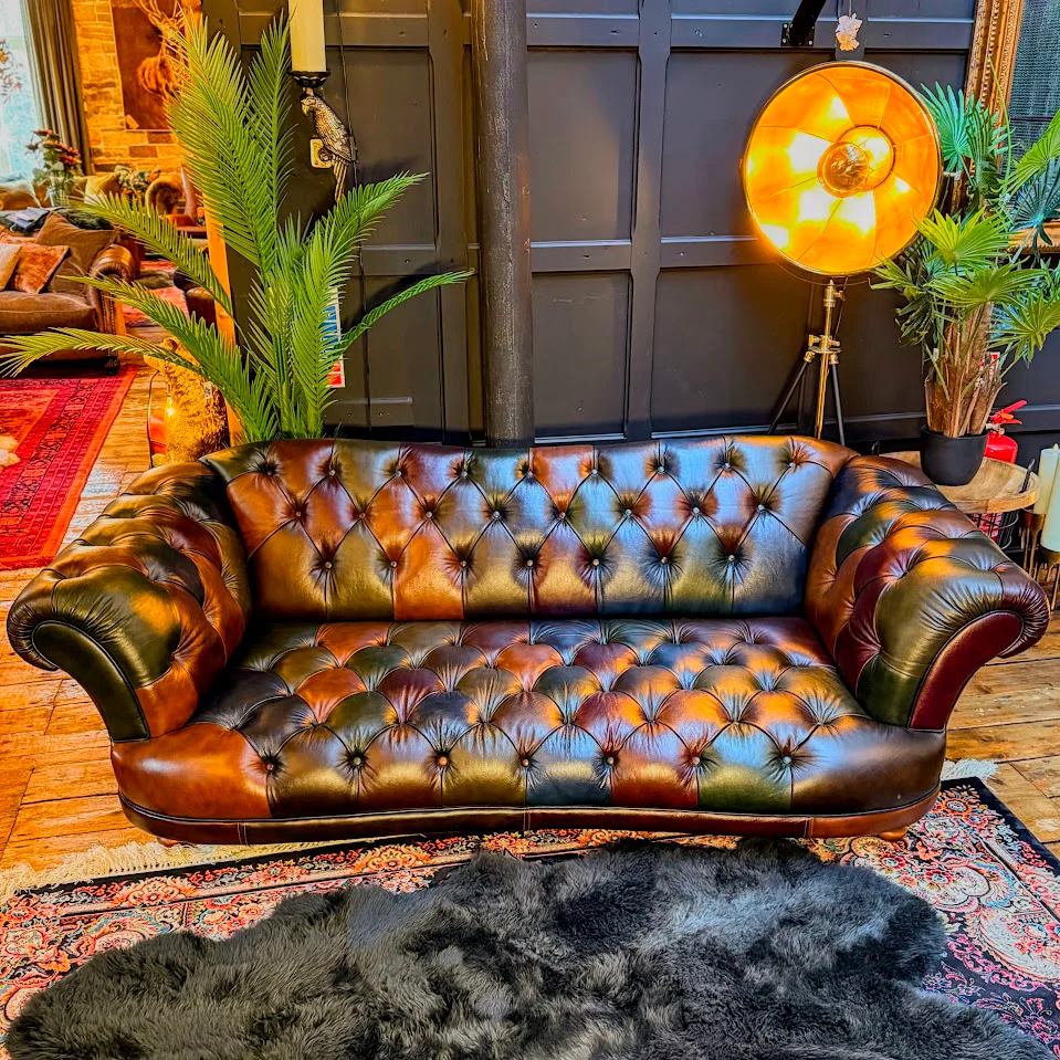 Oskar 4 Seater Chesterfield Sofa in Antique Patchwork Leather - Image 11