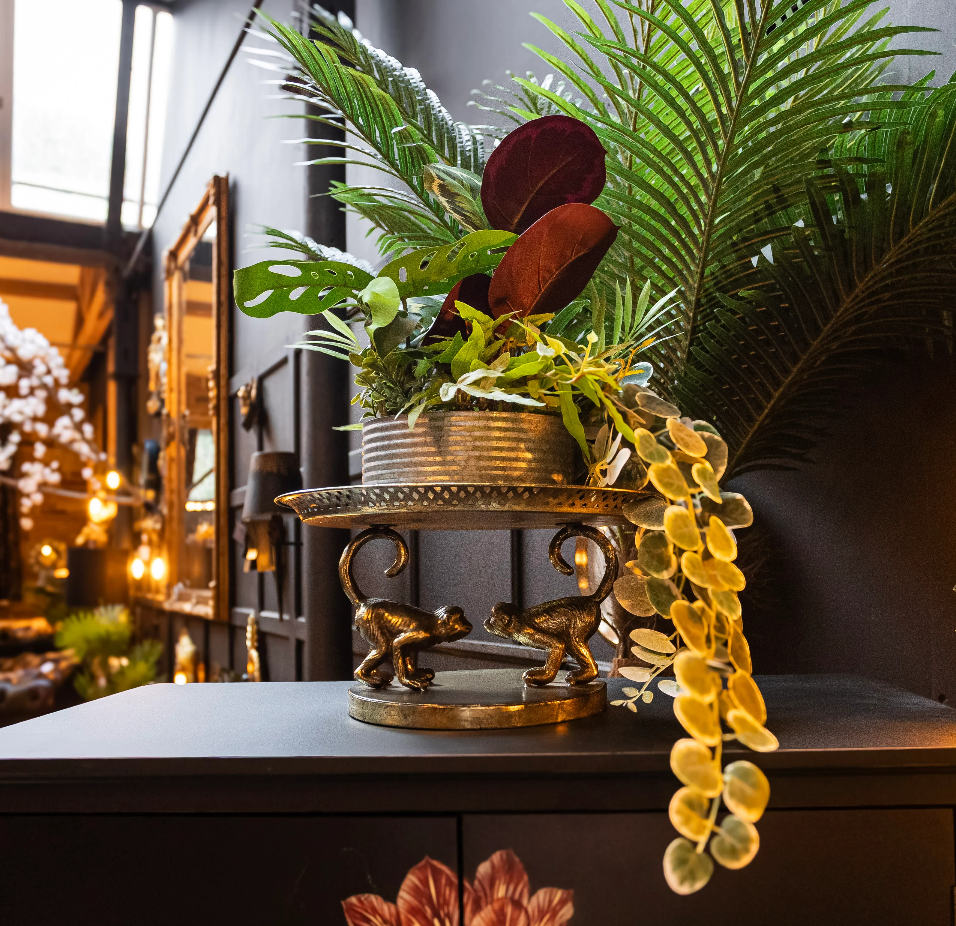 Small Gold Monkey Stand