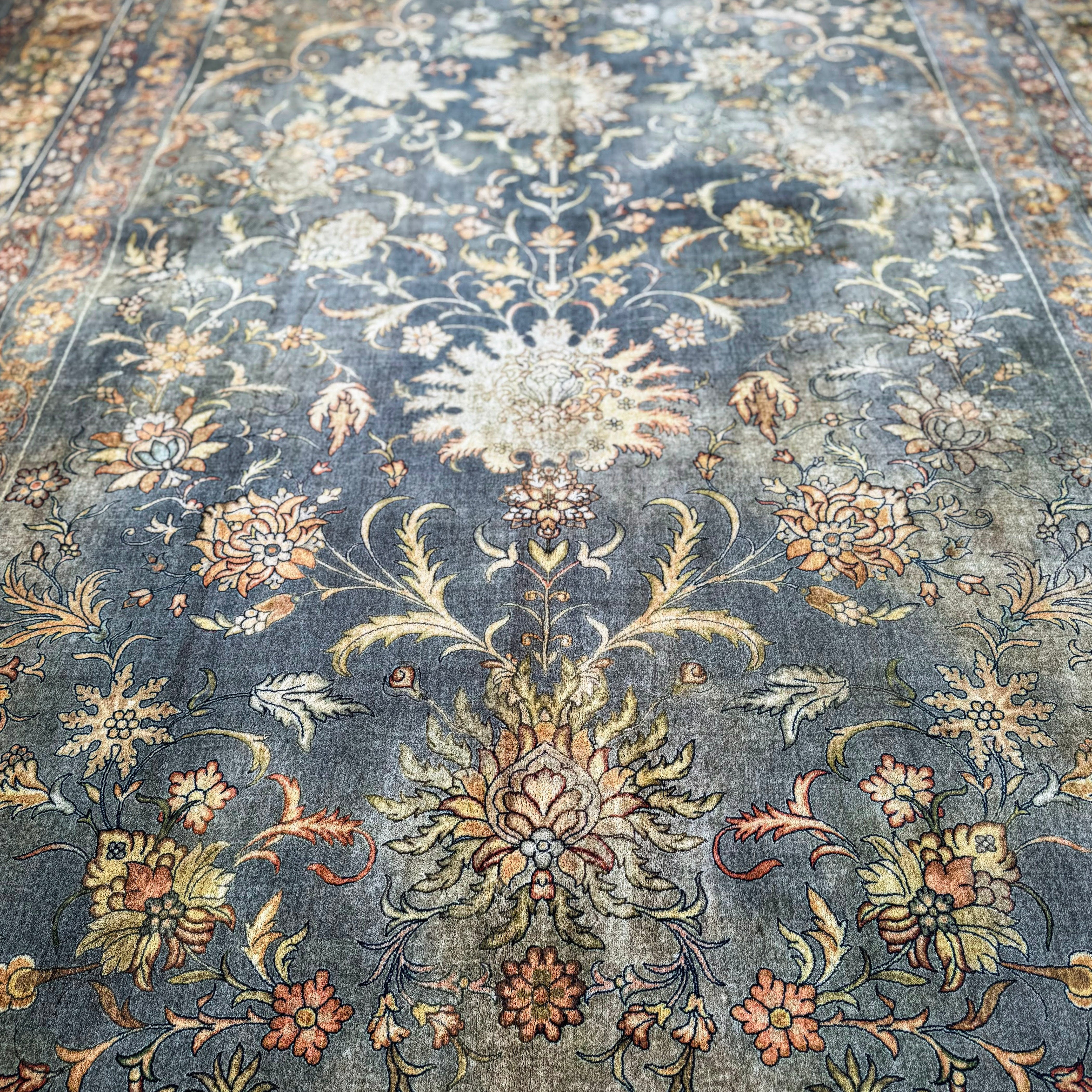 Rug Distressed Grey (Various Sizes) - Image 4